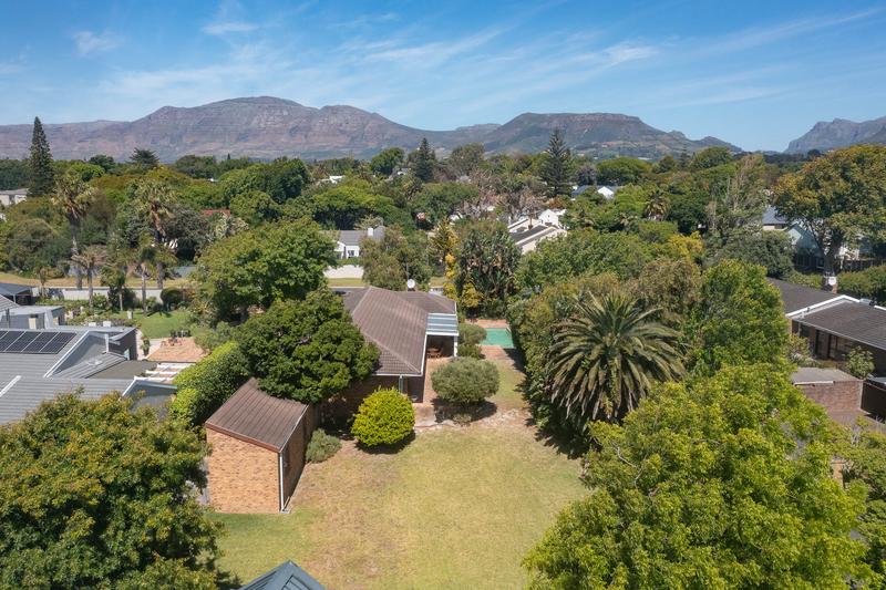 5 Bedroom Property for Sale in Constantia Western Cape